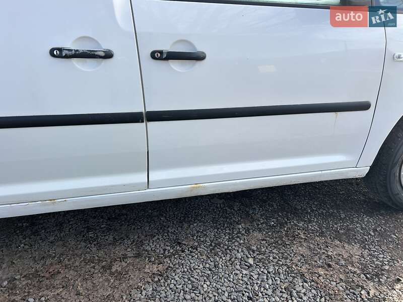 Вантажний фургон Volkswagen Caddy 2005 в Хусті