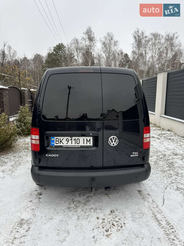 Вантажний фургон Volkswagen Caddy 2011 в Сарнах
