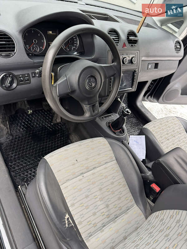 Вантажний фургон Volkswagen Caddy 2011 в Сарнах
