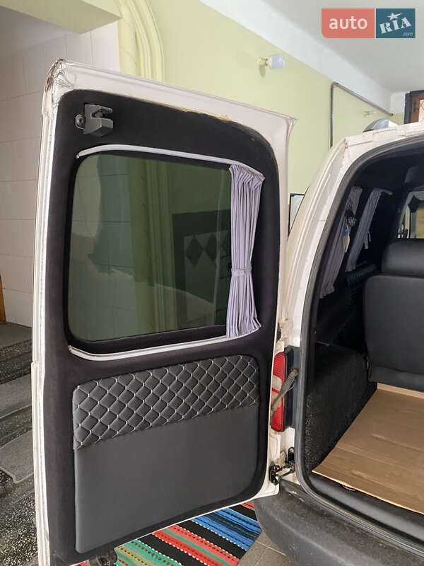 Мінівен Volkswagen Caddy 2011 в Чернівцях