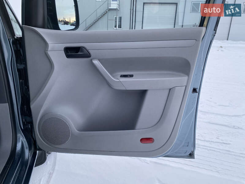 Минивэн Volkswagen Caddy 2008 в Киеве