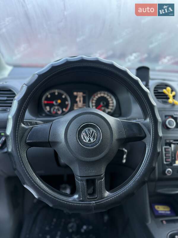 Грузовой фургон Volkswagen Caddy 2011 в Сумах