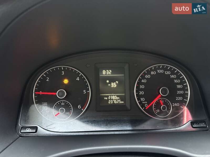 Вантажний фургон Volkswagen Caddy 2010 в Харкові