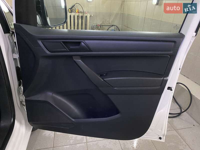 Грузовой фургон Volkswagen Caddy 2015 в Умани