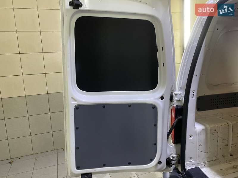 Грузовой фургон Volkswagen Caddy 2015 в Умани