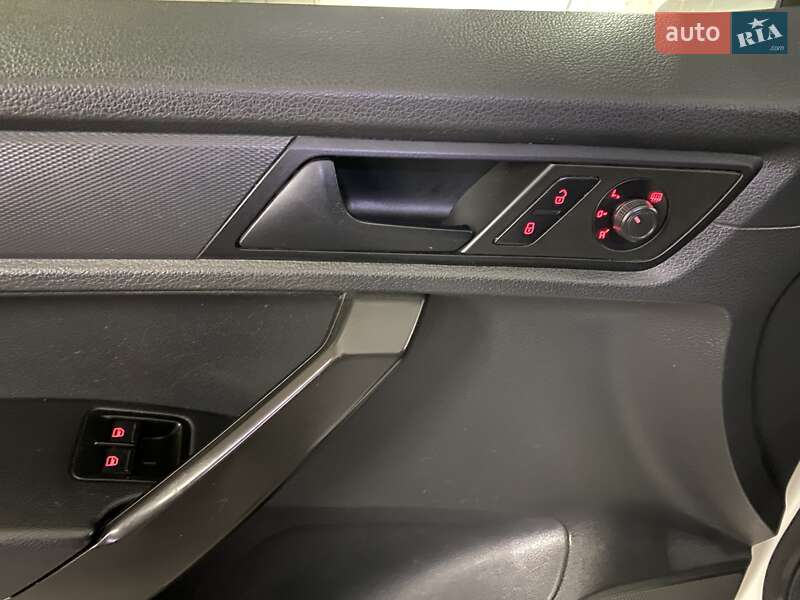 Грузовой фургон Volkswagen Caddy 2015 в Умани