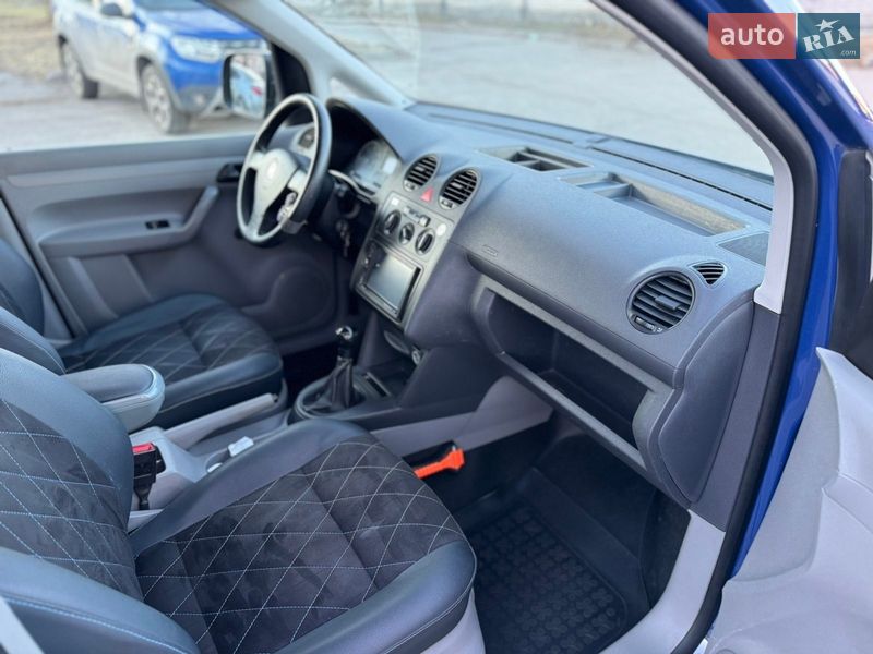 Минивэн Volkswagen Caddy 2010 в Днепре