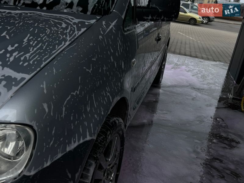 Минивэн Volkswagen Caddy 2006 в Житомире