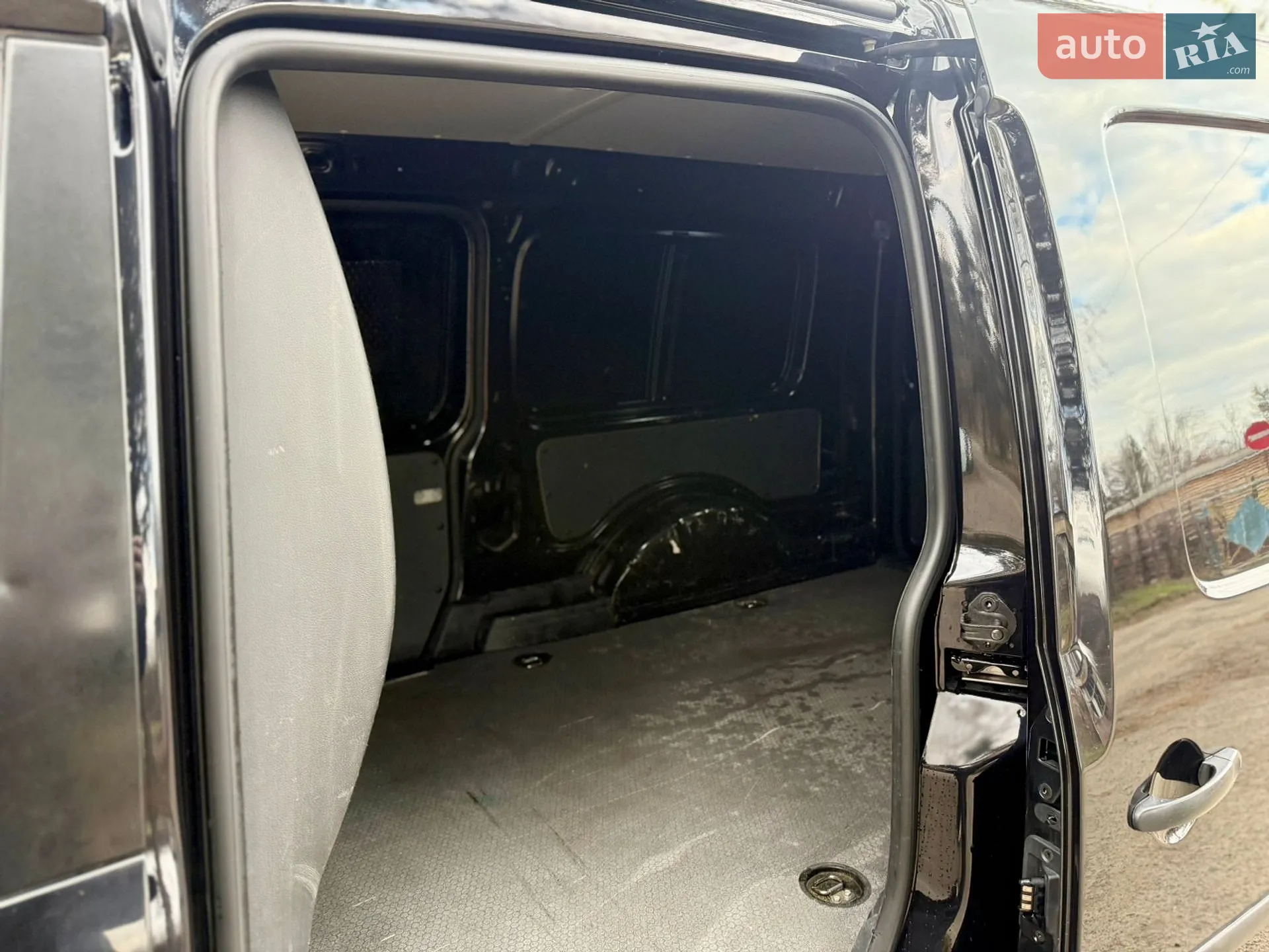 Volkswagen Caddy 2018 VIN WV1ZZZ2KZKX031880 фото оголошення 2 з 5