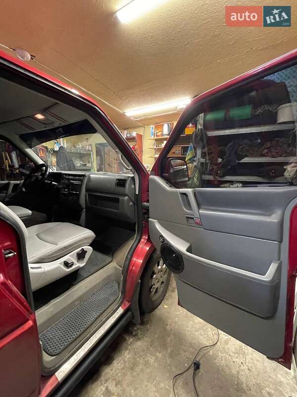 Мінівен Volkswagen Caravelle 2003 в Ірпені
