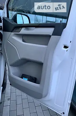 Volkswagen Caravelle 2015