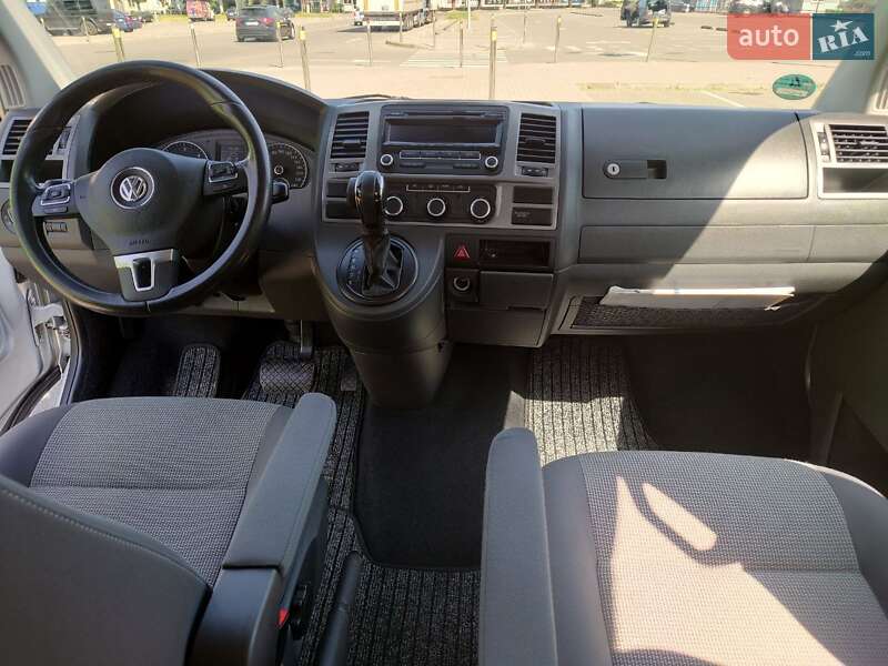 Минивэн Volkswagen Caravelle 2012 в Киеве