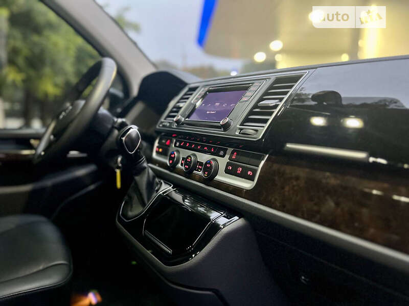 Минивэн Volkswagen Caravelle 2017 в Днепре