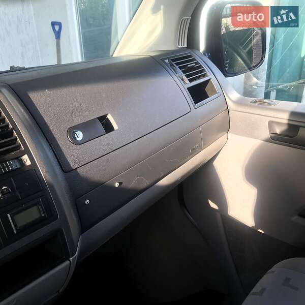 Мінівен Volkswagen Caravelle 2006 в Хмельницькому