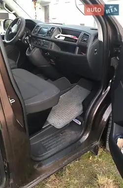 Volkswagen Caravelle 2015