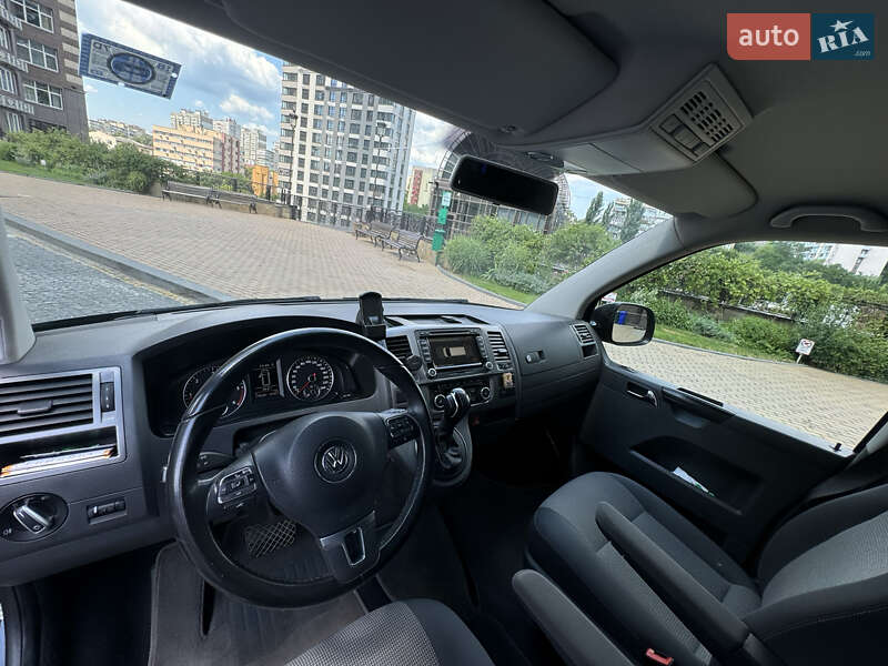 Минивэн Volkswagen Caravelle 2015 в Киеве