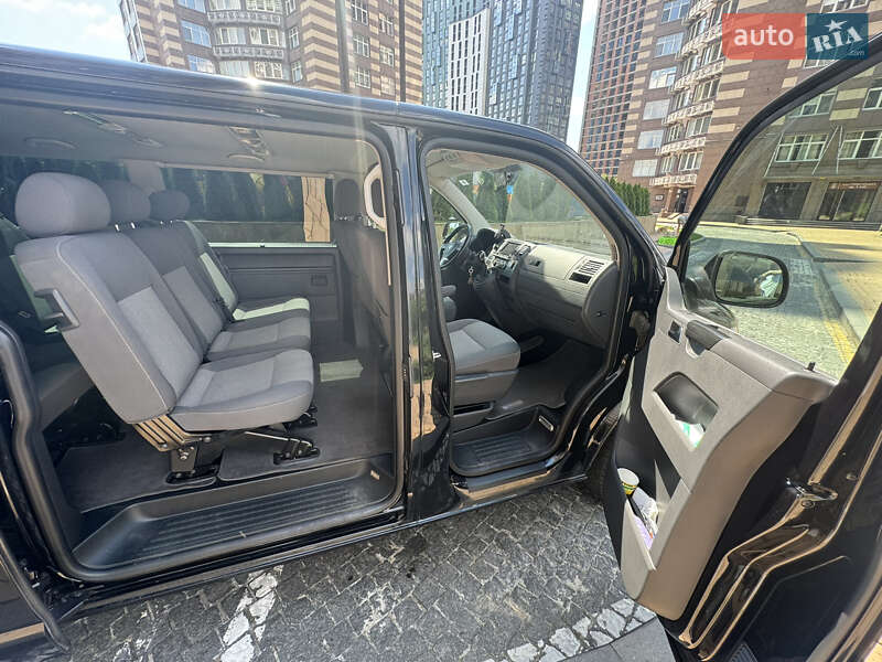 Минивэн Volkswagen Caravelle 2015 в Киеве