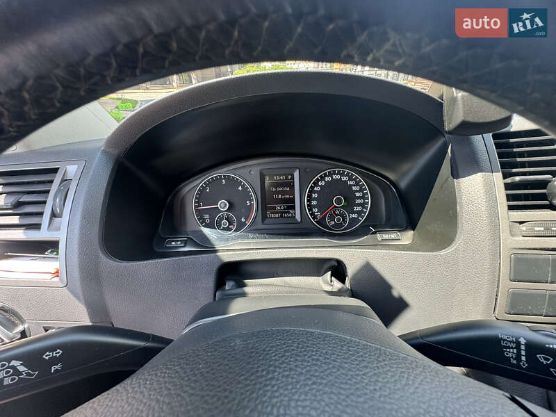 Минивэн Volkswagen Caravelle 2015 в Киеве