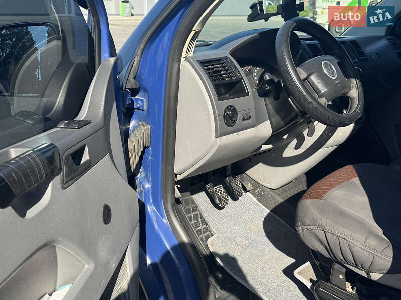 Минивэн Volkswagen Caravelle 2006 в Виннице
