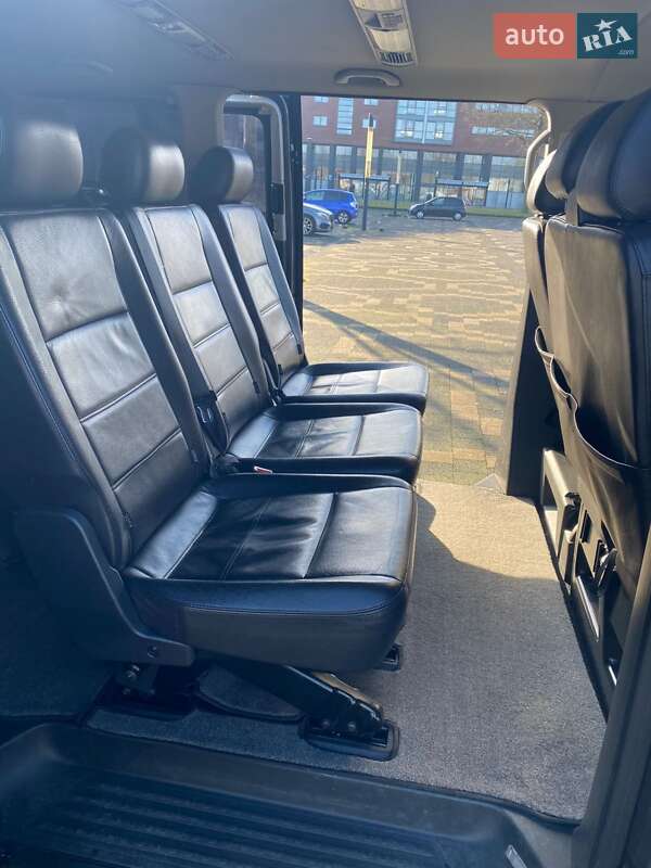 Минивэн Volkswagen Caravelle 2016 в Киеве