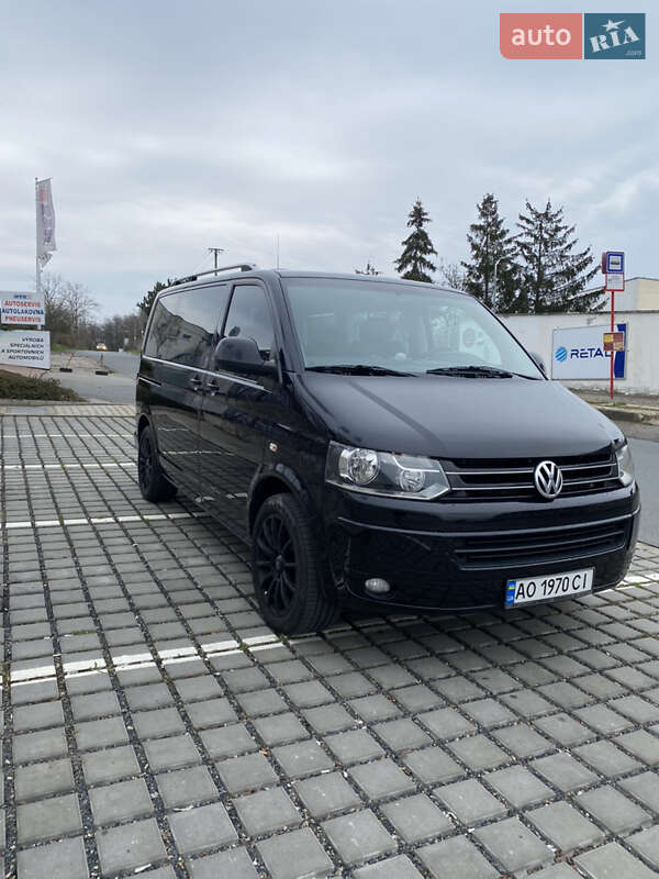 Volkswagen Caravelle 2011