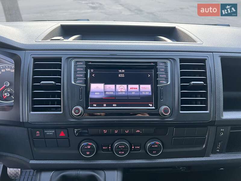 Мінівен Volkswagen Caravelle 2015 в Львові
