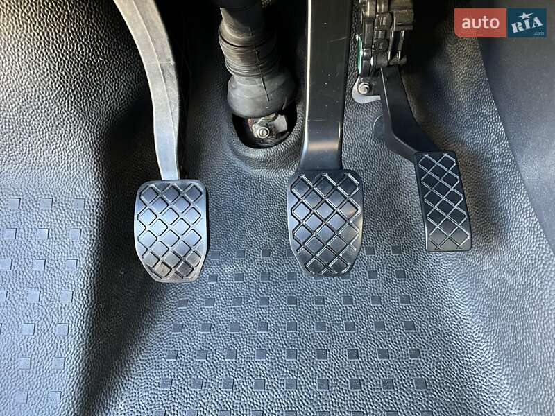 Мінівен Volkswagen Caravelle 2015 в Львові