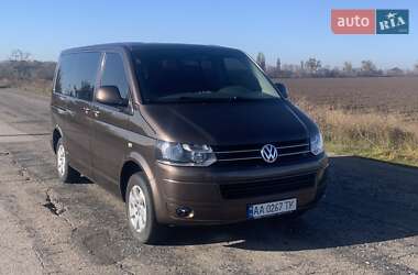 Минивэн Volkswagen Caravelle 2015 в Киеве