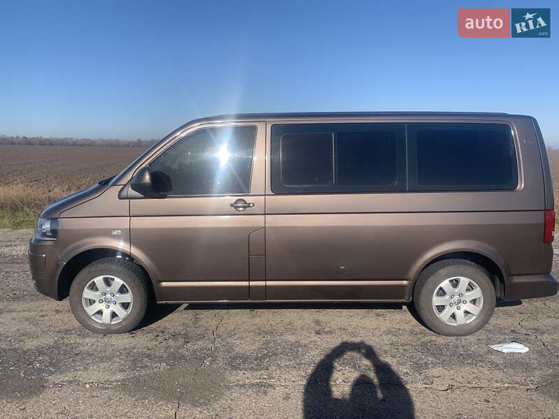 Мінівен Volkswagen Caravelle 2015 в Києві