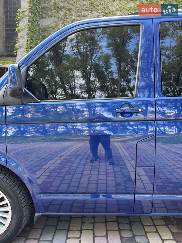 Минивэн Volkswagen Caravelle 2006 в Черновцах