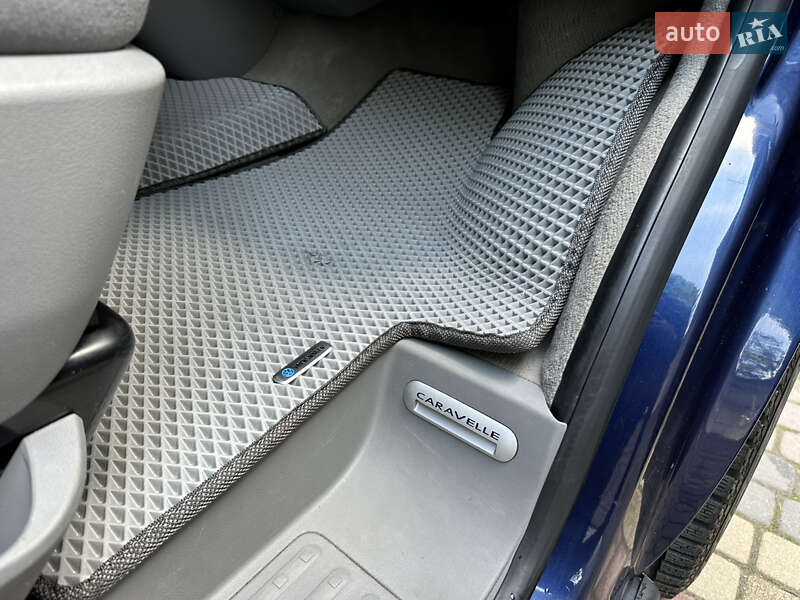 Минивэн Volkswagen Caravelle 2006 в Черновцах