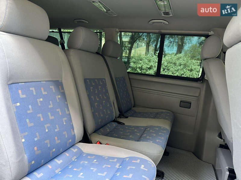 Минивэн Volkswagen Caravelle 2006 в Черновцах