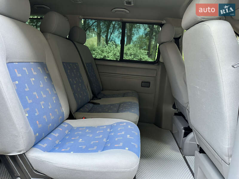 Минивэн Volkswagen Caravelle 2006 в Черновцах