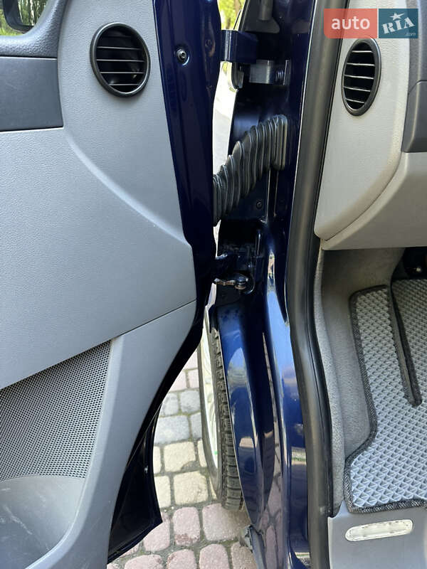 Минивэн Volkswagen Caravelle 2006 в Черновцах