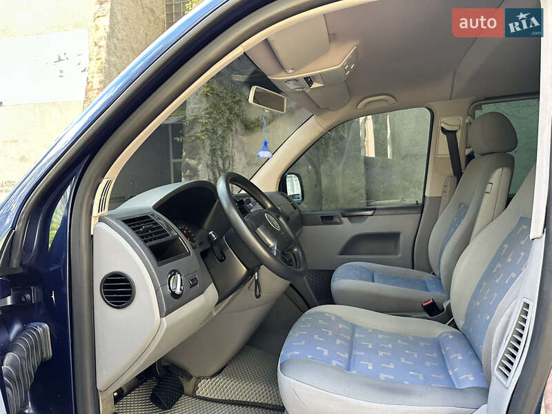 Минивэн Volkswagen Caravelle 2006 в Черновцах