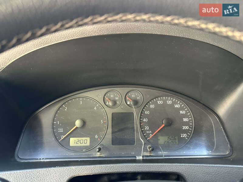 Минивэн Volkswagen Caravelle 2006 в Черновцах