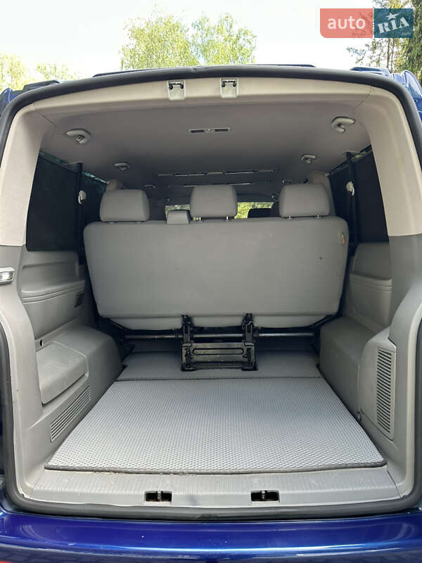 Минивэн Volkswagen Caravelle 2006 в Черновцах