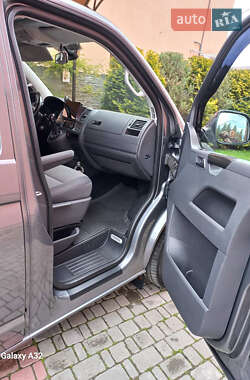 Минивэн Volkswagen Caravelle 2013 в 