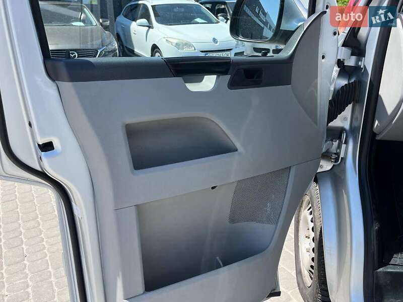 Минивэн Volkswagen Caravelle 2013 в Львове