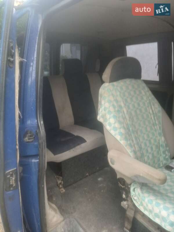 Минивэн Volkswagen Caravelle 2005 в Ровно