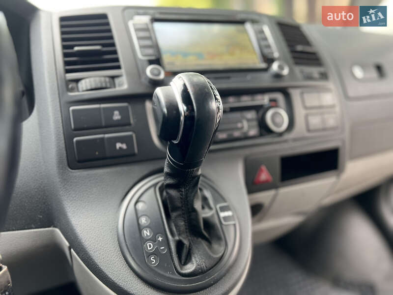 Минивэн Volkswagen Caravelle 2010 в Каменском