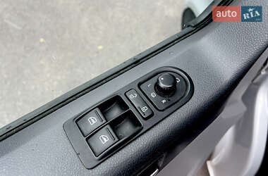 Минивэн Volkswagen Caravelle 2010 в 