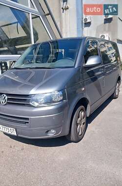 Минивэн Volkswagen Caravelle 2015 в Киеве