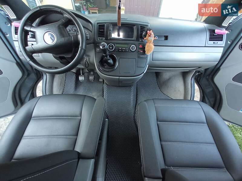 Минивэн Volkswagen Caravelle 2005 в Чернигове