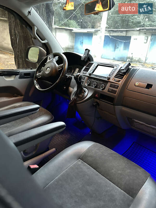 Мінівен Volkswagen Caravelle 2013 в Кам'янському