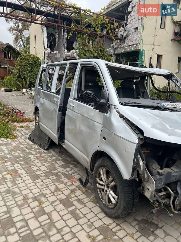 Volkswagen Caravelle 2011