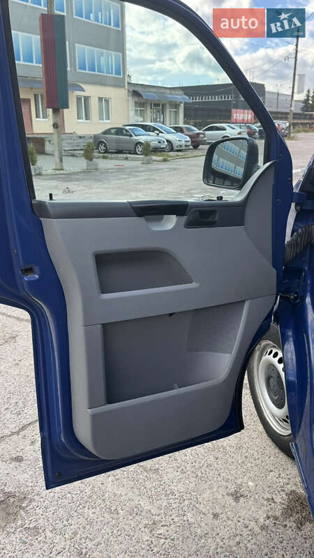 Минивэн Volkswagen Caravelle 2007 в Львове