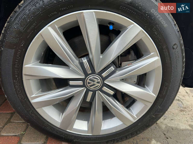 Минивэн Volkswagen Caravelle 2017 в Ужгороде