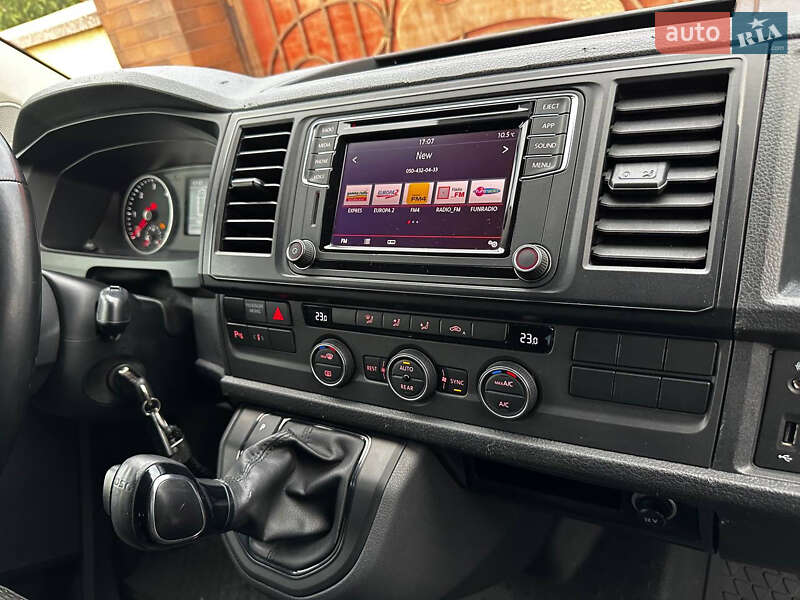 Минивэн Volkswagen Caravelle 2017 в Ужгороде