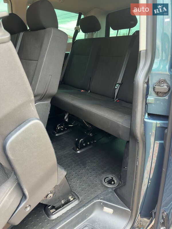 Минивэн Volkswagen Caravelle 2017 в Ужгороде